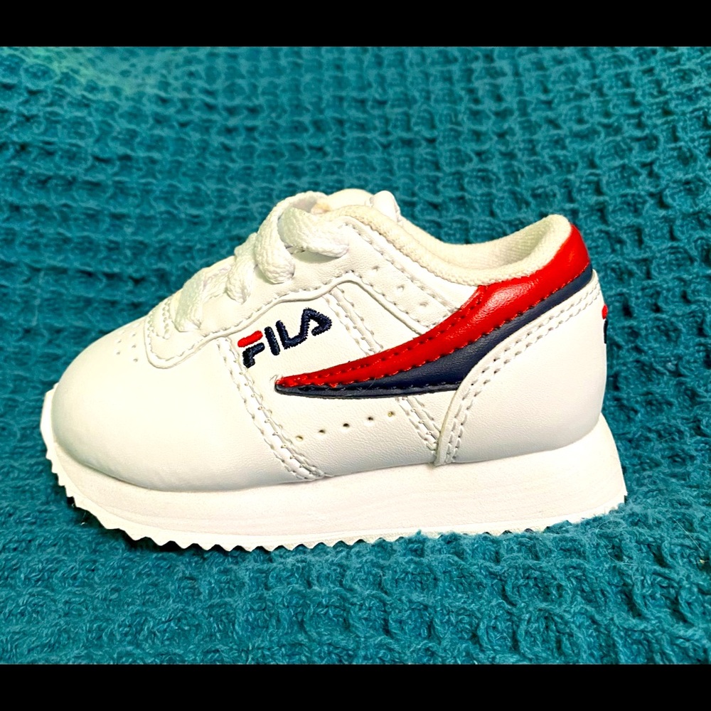 Fila Toddler Shoes Sz 5 NWOT